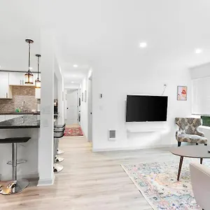  Apartment Hillside In - Updated And Well Appointed. United States